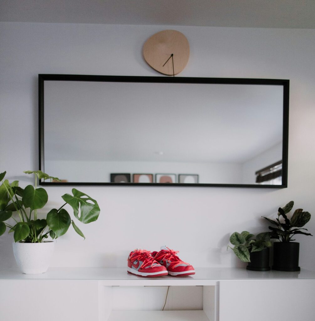 Opt for the best mirror style by partnering with a trusted Baytown glass company like Joey’s Glass.