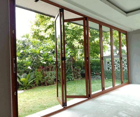 Let our team of expert glass technicians make your residential glass vision come to life.